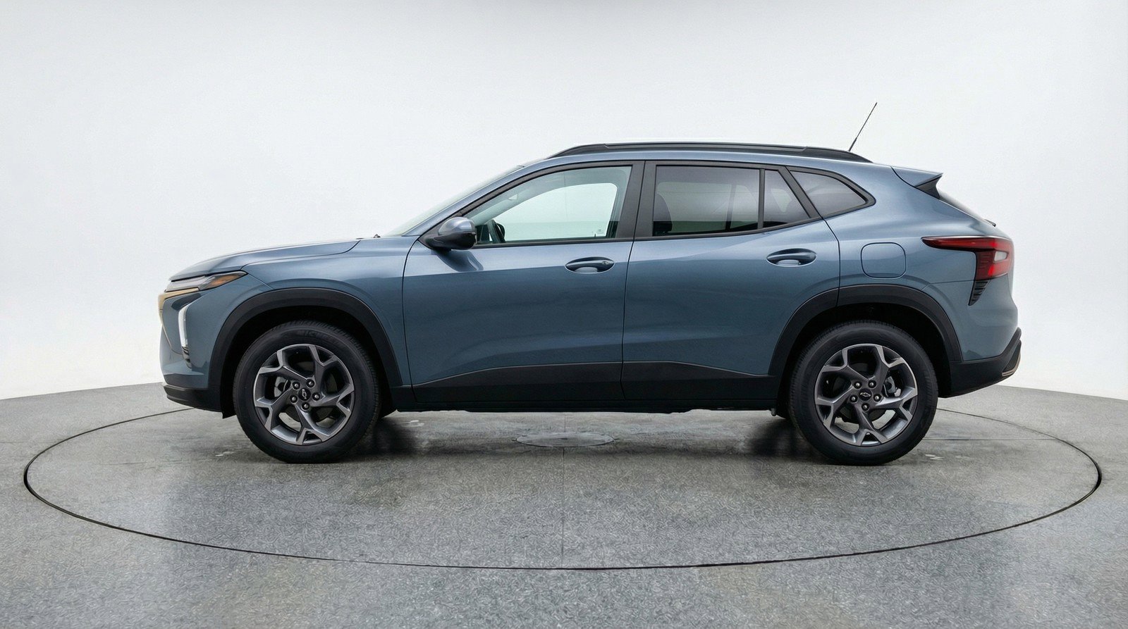 Used 2025 Chevrolet Trax LT FWD image 5