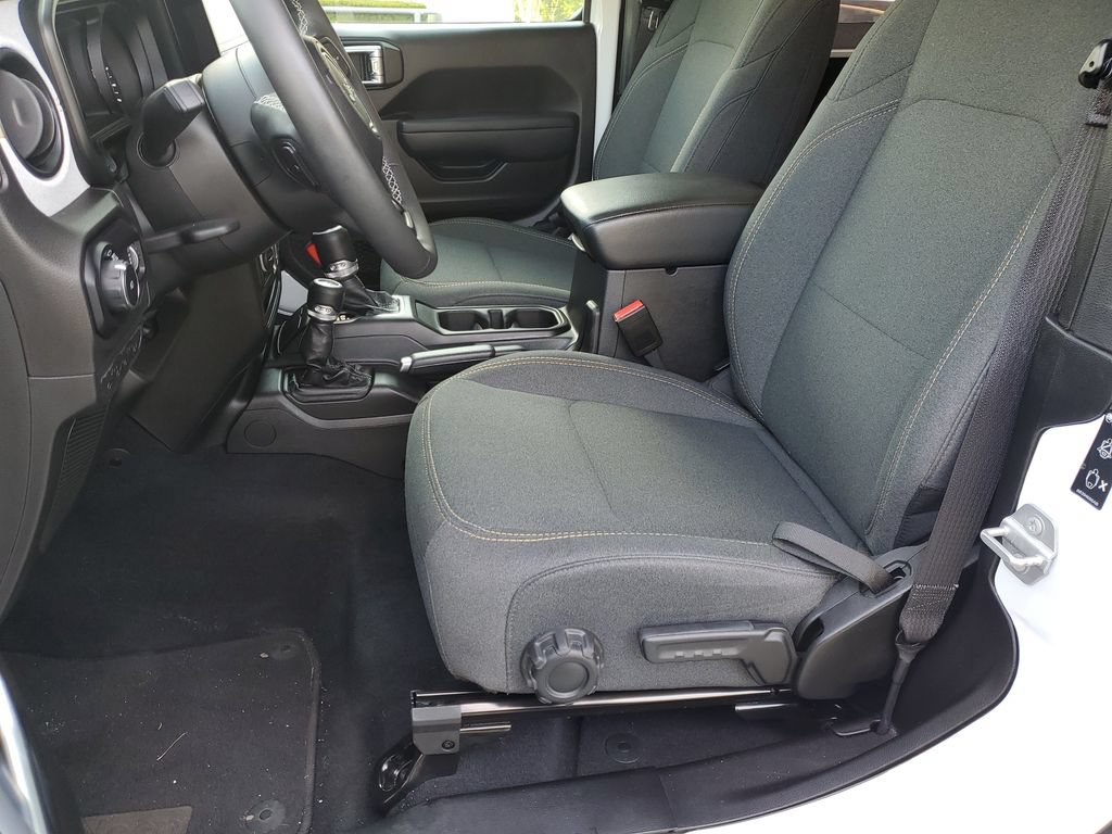 Used 2025 Jeep Wrangler Sport AWD/4WD image 11