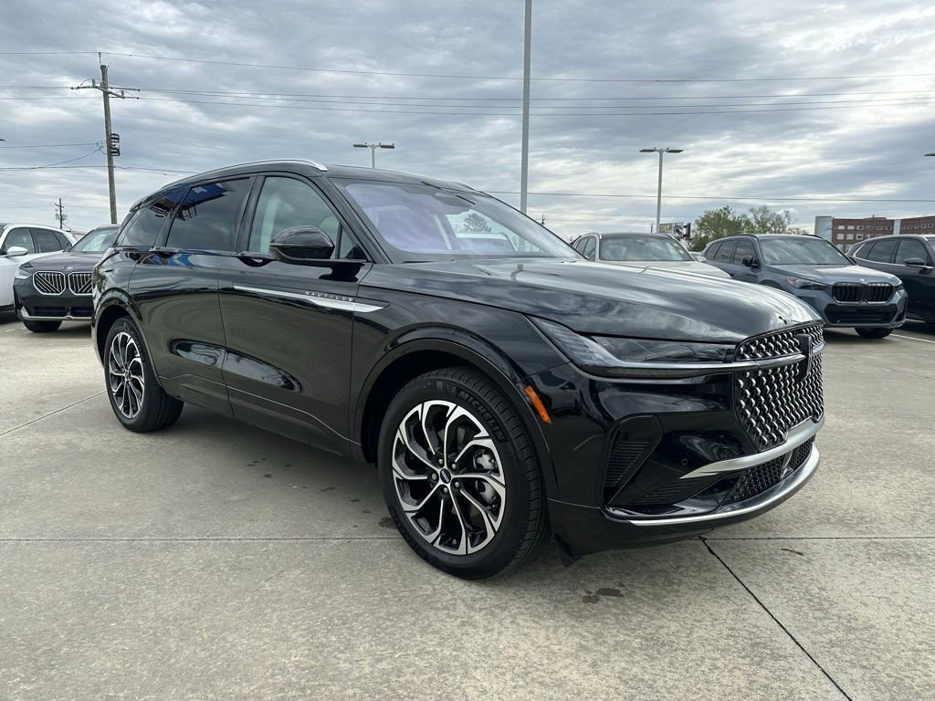 Used 2025 Lincoln Nautilus Reserve image 3