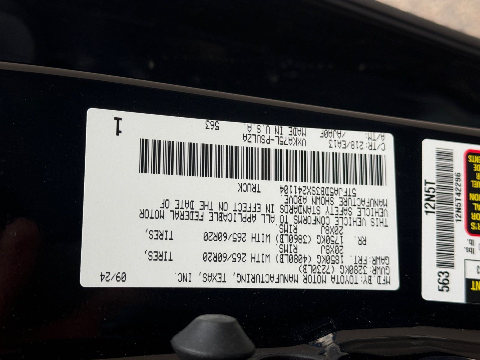 Used 2025 Toyota Tundra Limited AWD/4WD image 25