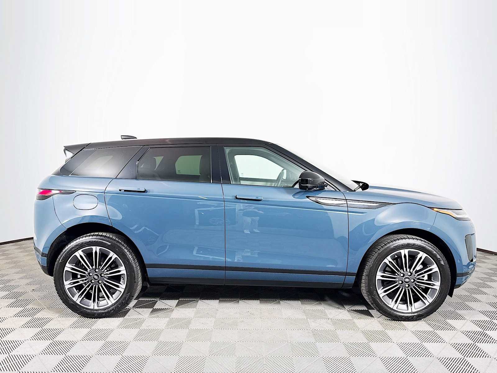 Used 2026 Land Rover Range Rover Evoque S AWD/4WD image 4