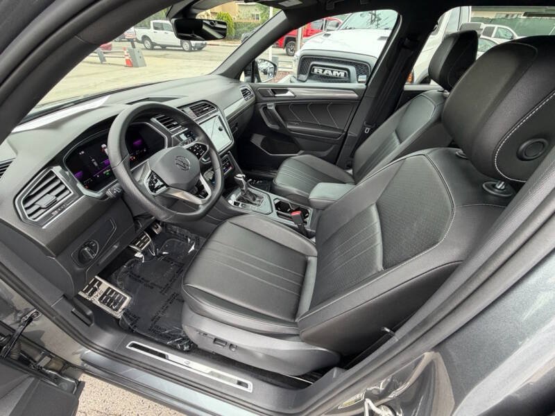 Used 2023 Volkswagen Tiguan SE R-Line FWD image 12
