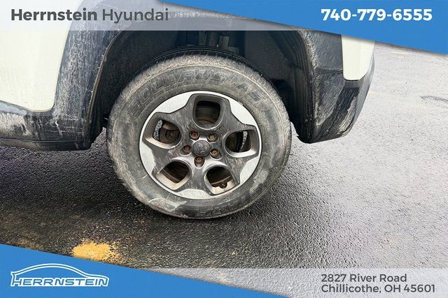 Used 2015 Jeep Renegade Latitude w/ Cold Weather Group image 23