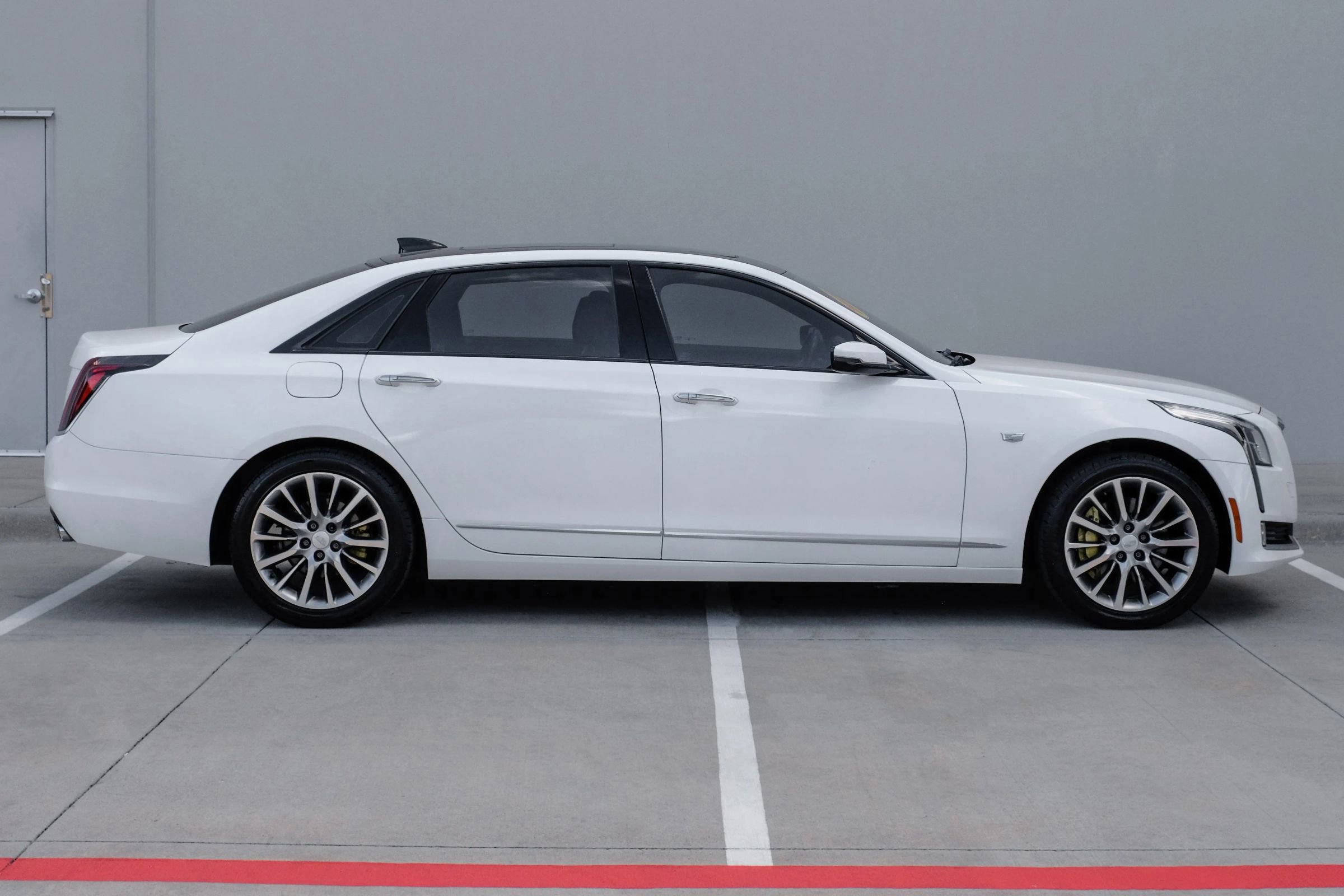 Used 2018 Cadillac CT6 Luxury AWD/4WD image 3