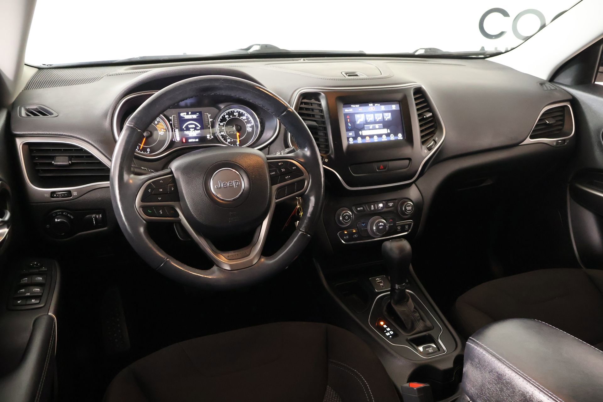 Used 2020 Jeep Cherokee Latitude w/ Cold Weather Group image 2