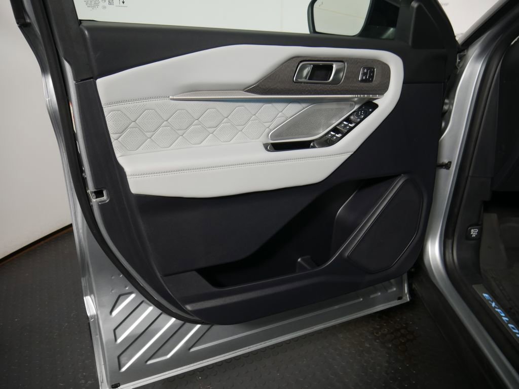 Used 2025 Ford Explorer Platinum w/ LUX Leather Package image 14