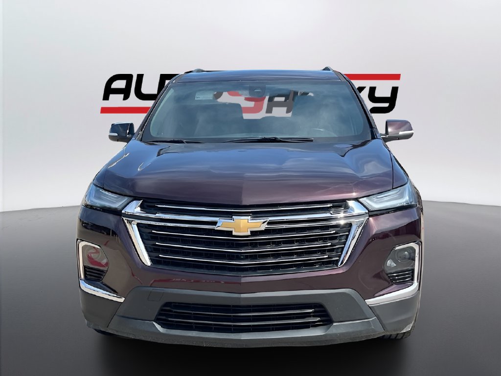 Used 2023 Chevrolet Traverse LT FWD image 2