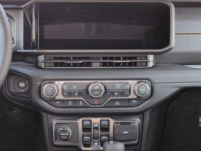 New 2026 Jeep Gladiator Sport AWD/4WD image 17