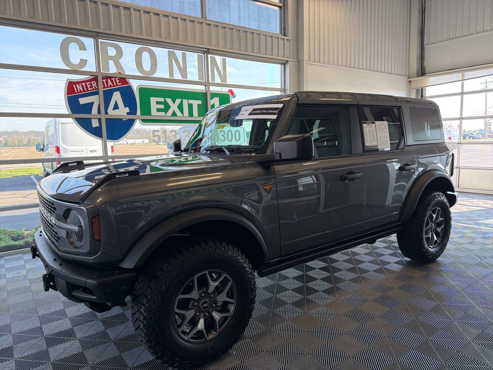 Used 2025 Ford Bronco Badlands image 3