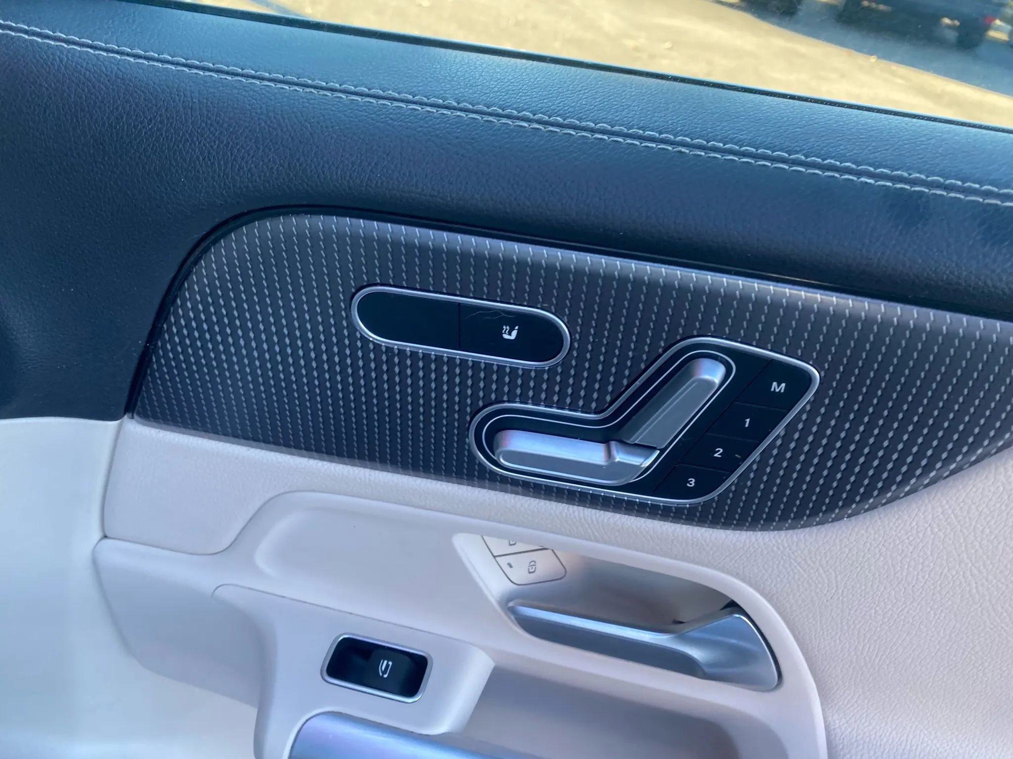 Used 2021 Mercedes-Benz GLB 250 4MATIC image 30