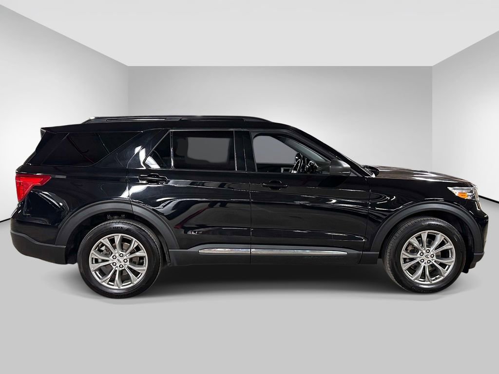 Used 2022 Ford Explorer XLT w/ Equipment Group 202A AWD/4WD image 6