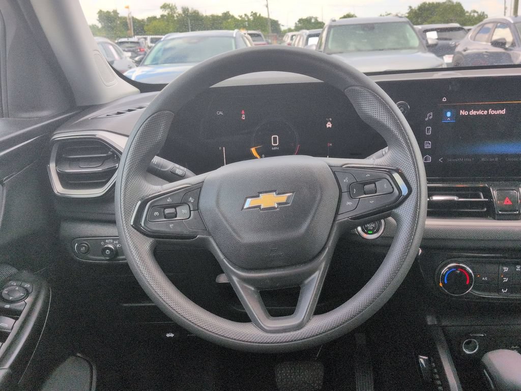 Used 2025 Chevrolet TrailBlazer LT AWD/4WD image 22