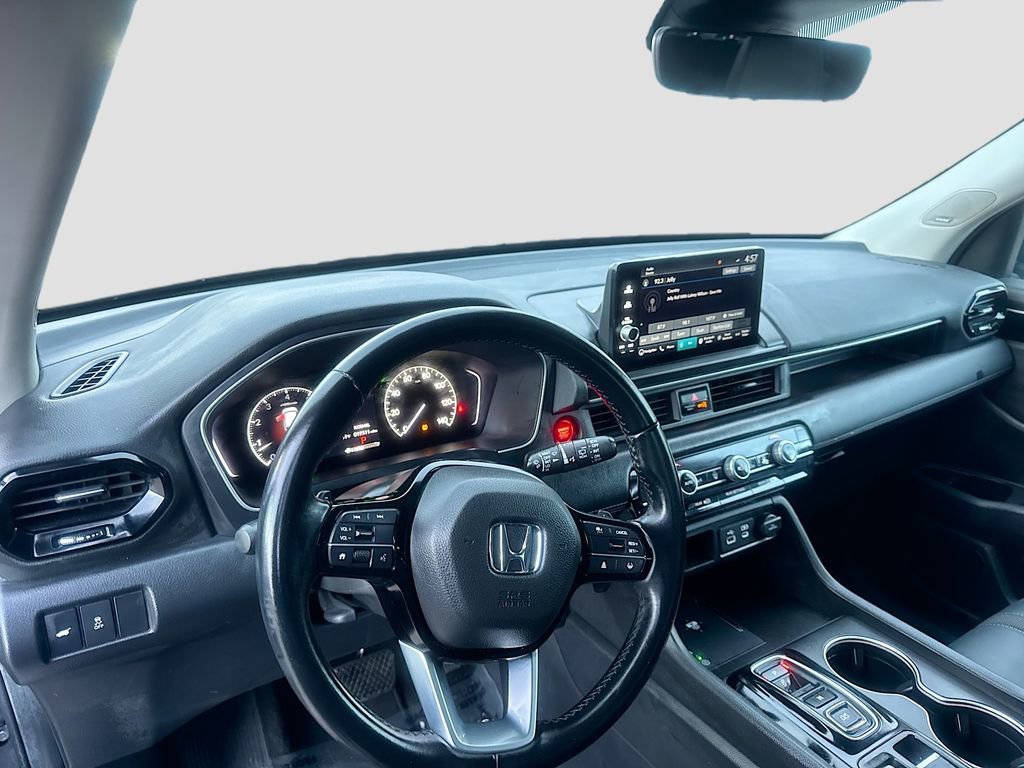 Used 2025 Honda Pilot Touring image 9