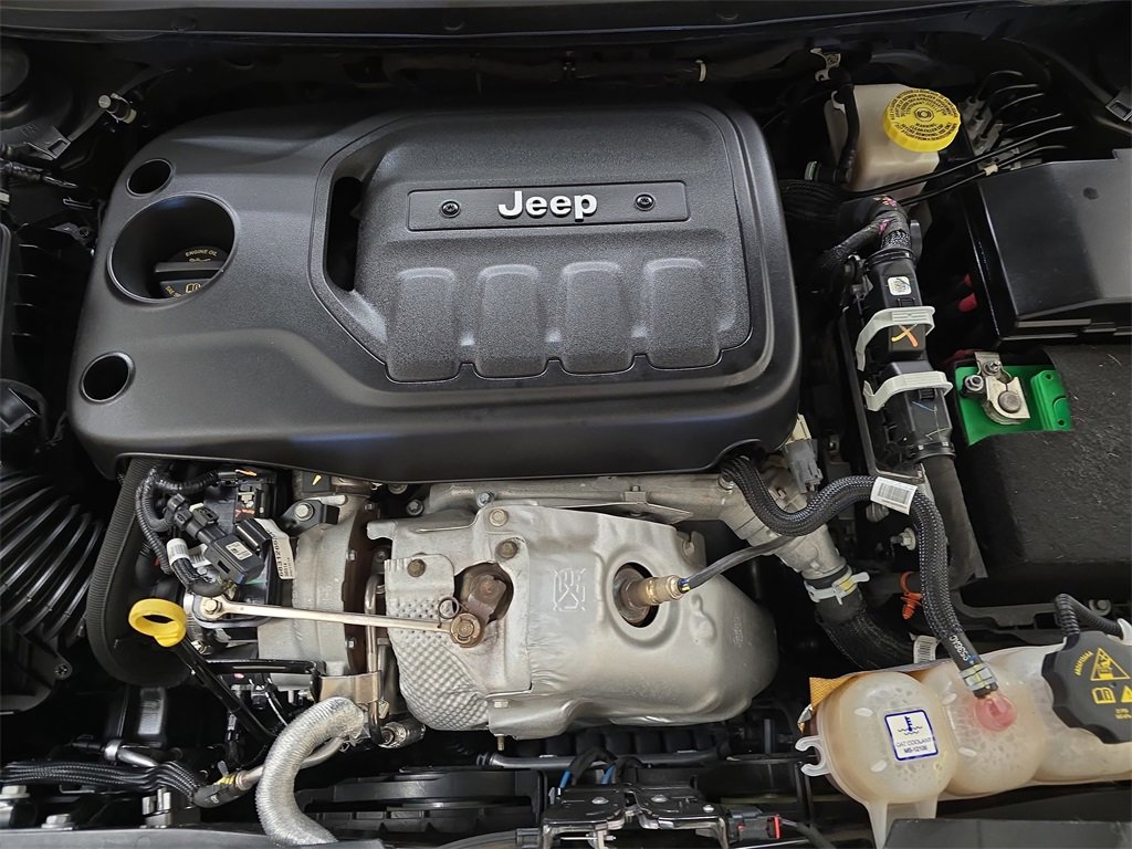 Used 2019 Jeep Cherokee Latitude Plus w/ Cold Weather Group image 32