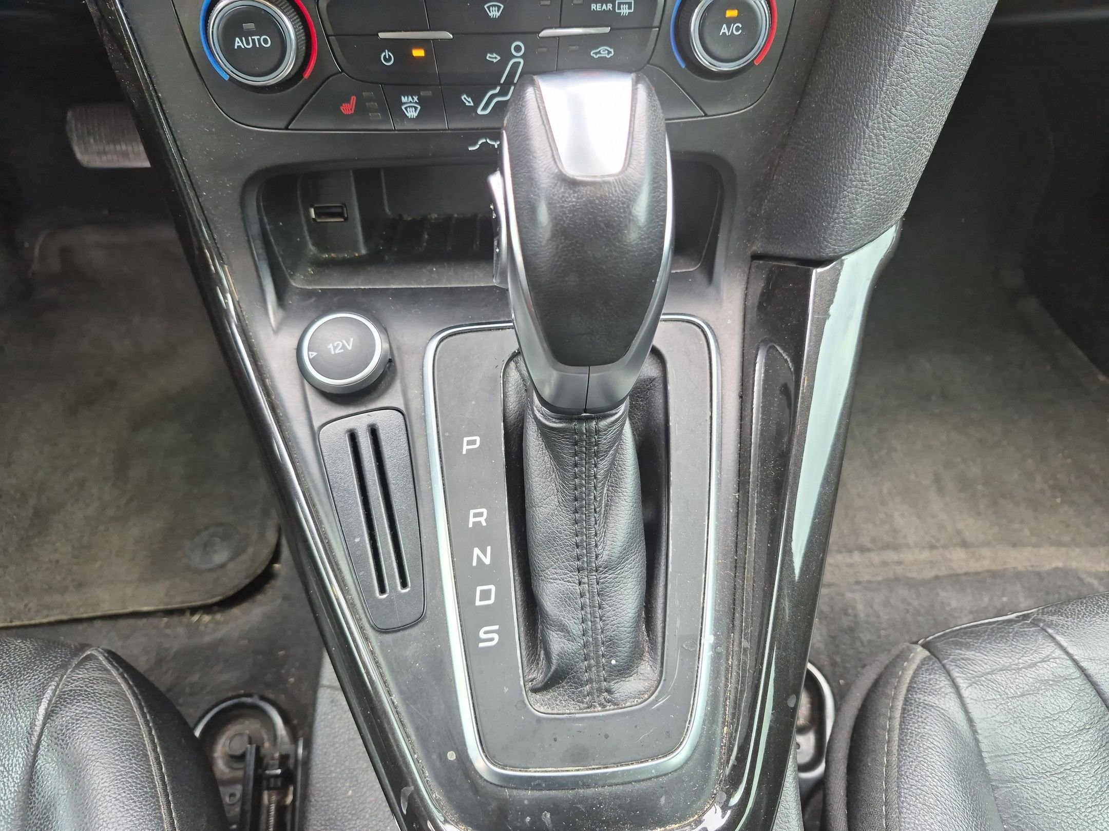 Used 2016 Ford Focus Titanium w/ Titanium Technology Package FWD image 15