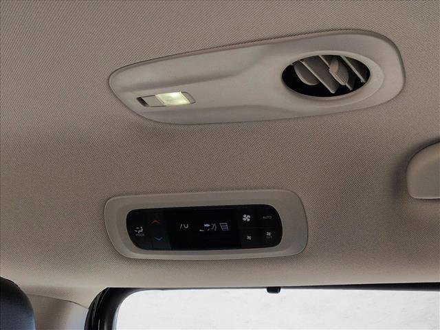 Used 2024 Chrysler Pacifica Touring-L image 16