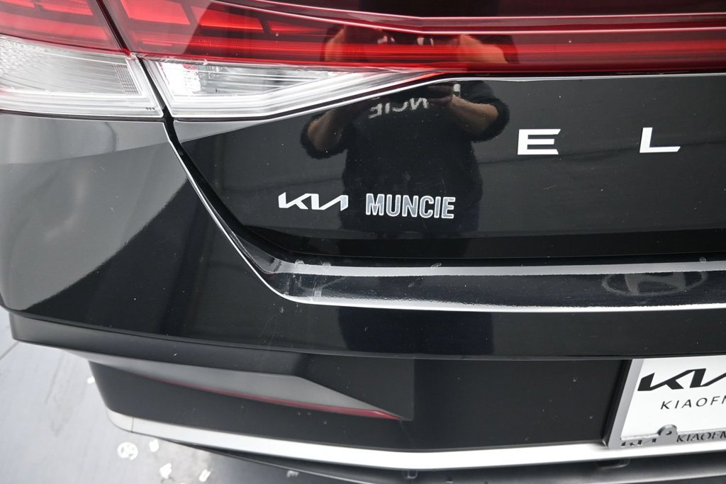 Used 2025 Hyundai Elantra Limited w/ Cargo Package FWD image 10