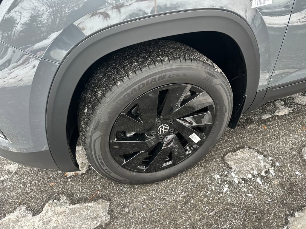 New 2026 Volkswagen Atlas Cross Sport SE image 2