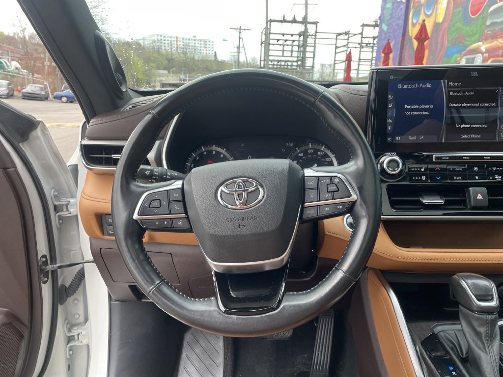 Used 2021 Toyota Highlander Platinum AWD/4WD image 16