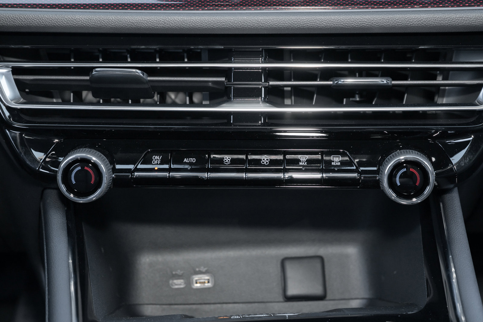 New 2026 Chevrolet Traverse RS w/ LPO, Floor Liner Package image 30