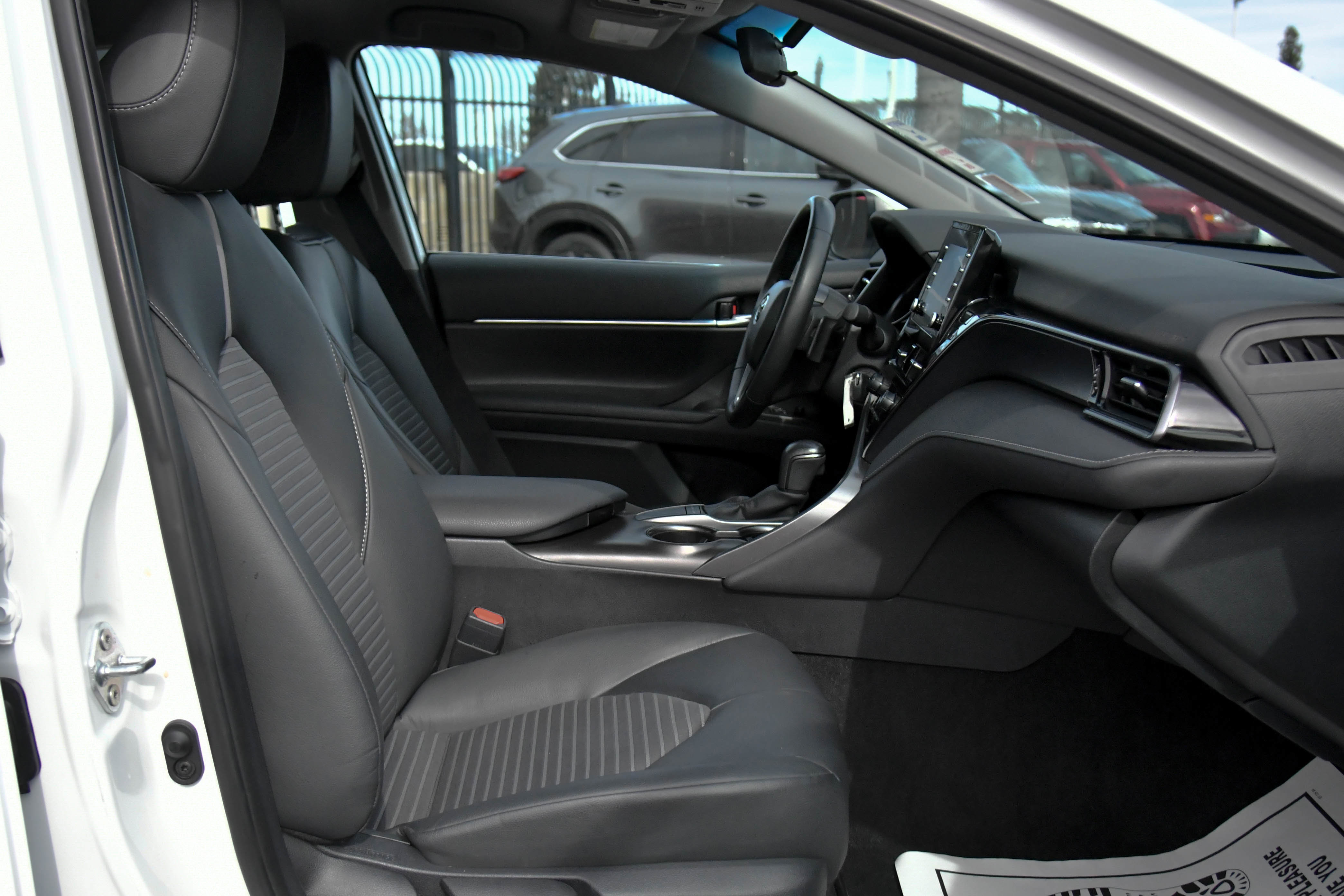 Used 2024 Toyota Camry SE image 40