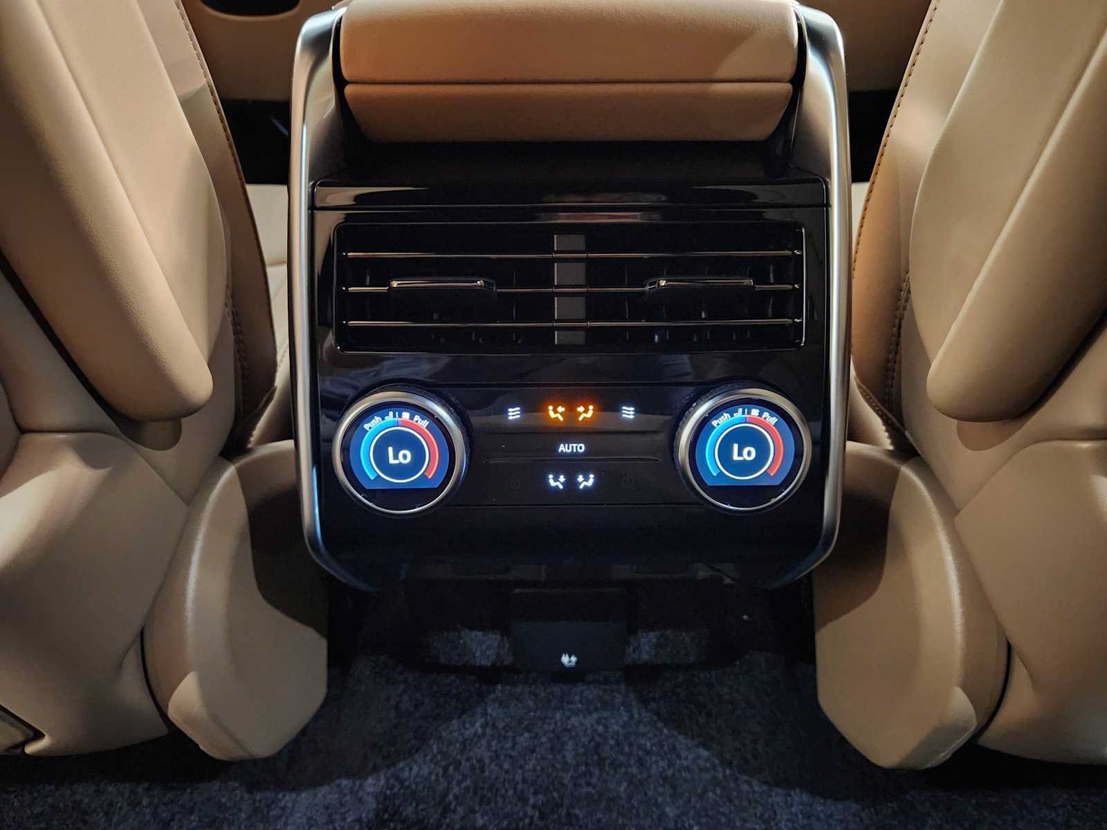 New 2026 Land Rover Range Rover SE AWD/4WD image 29