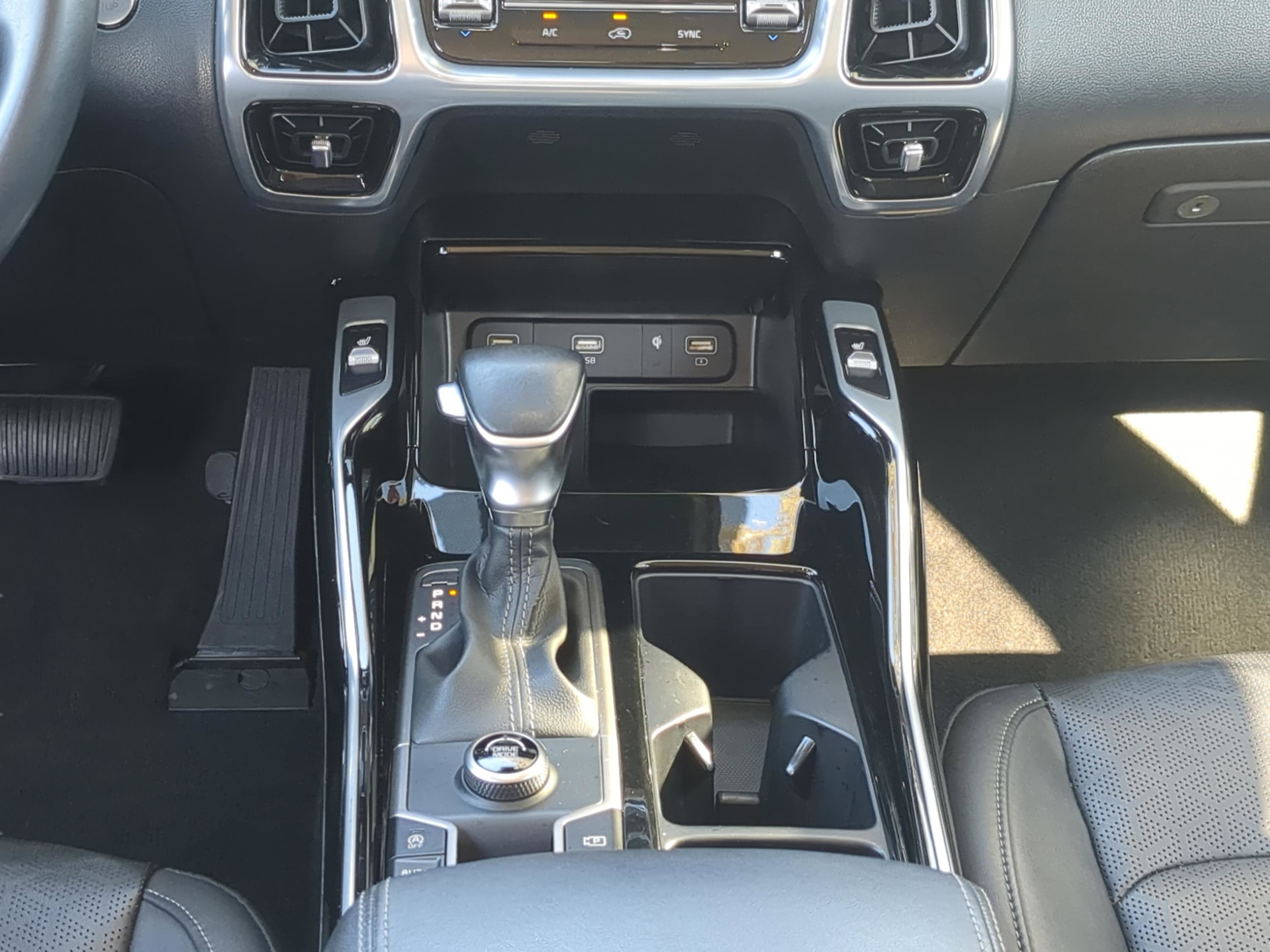 Certified 2023 Kia Sorento SX image 16