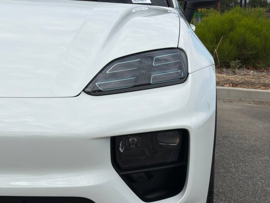 Used 2024 Porsche Macan 4 Electric AWD/4WD image 7