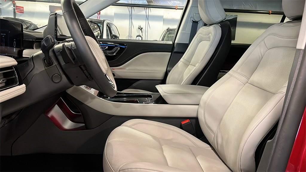 Used 2025 Lincoln Aviator Reserve w/ Illumination Package image 13