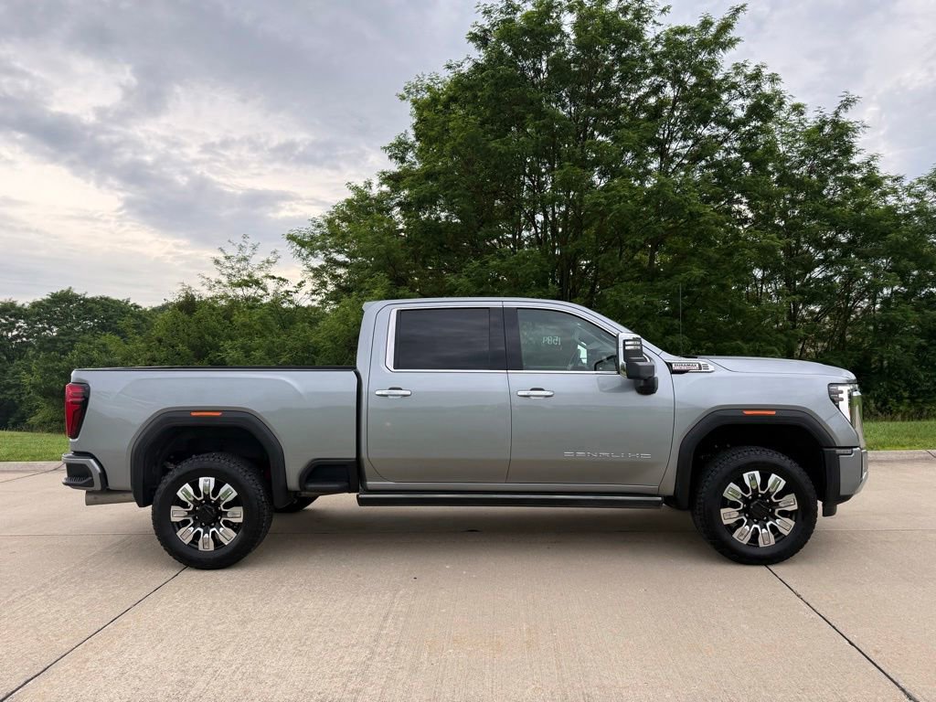Used 2025 GMC Sierra 2500 Denali w/ Denali Reserve Package AWD/4WD image 2