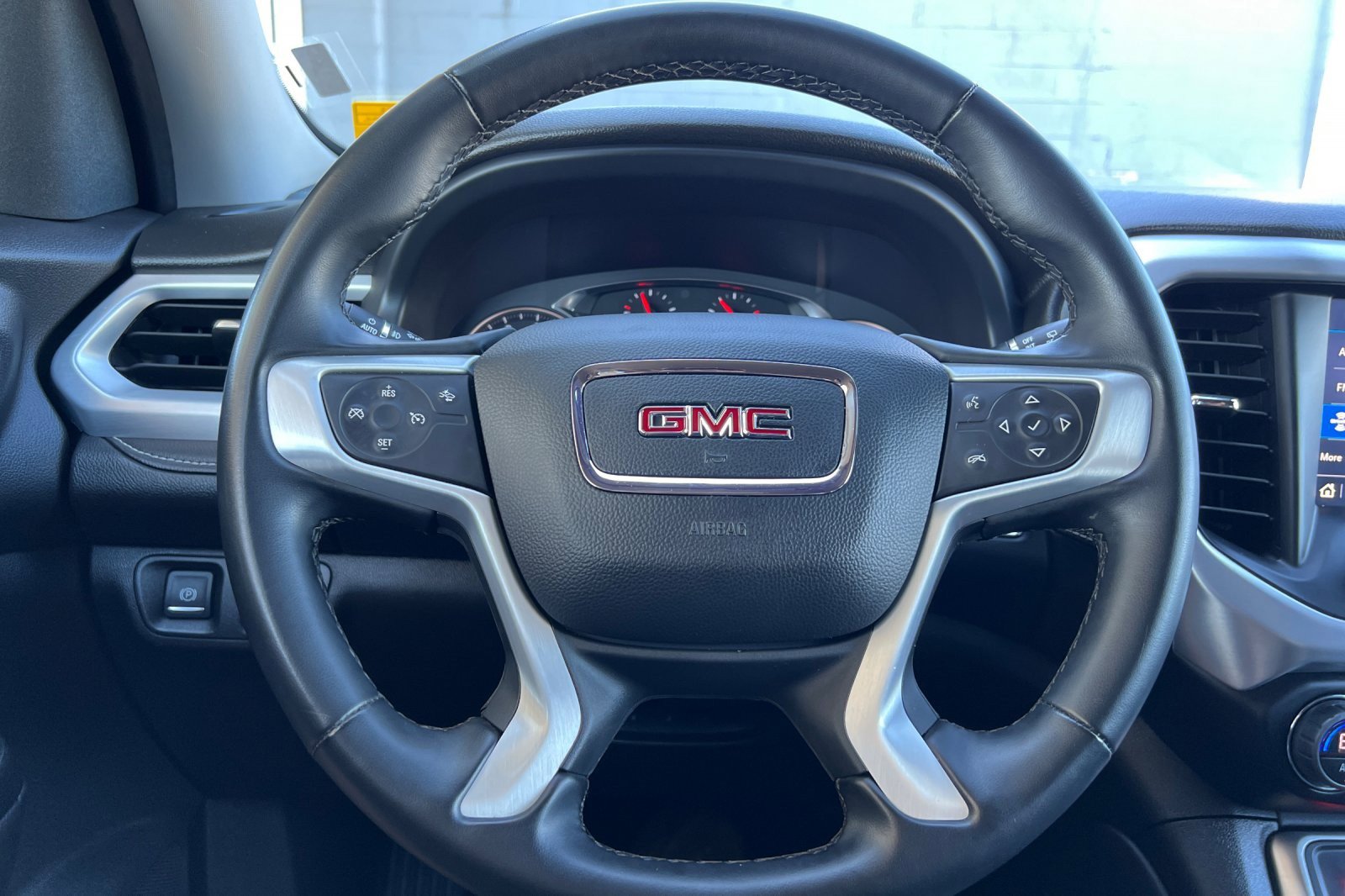 Used 2023 GMC Acadia SLT image 21