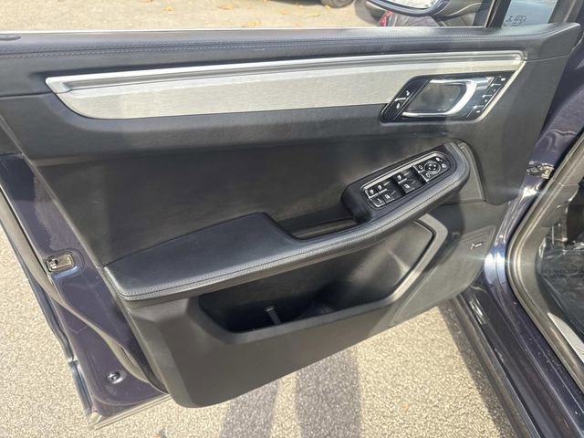 Used 2017 Porsche Macan Turbo image 19