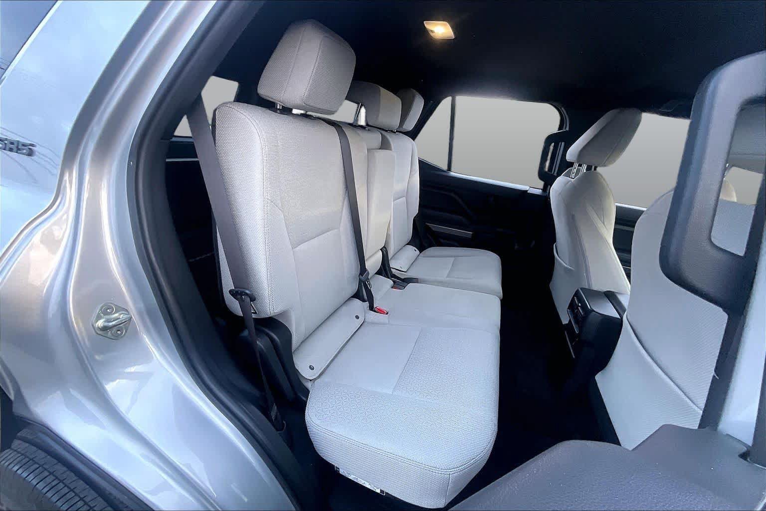Used 2025 Toyota 4Runner SR5 AWD/4WD image 19