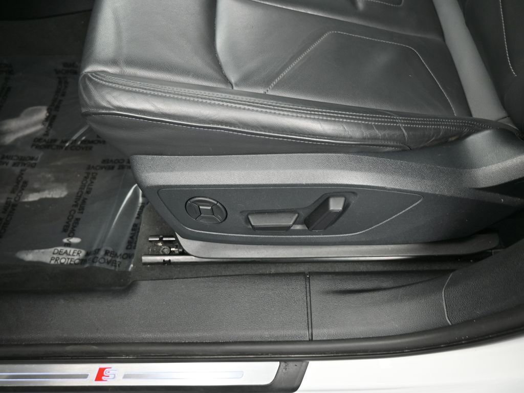 Used 2025 Audi Q3 2.0T Premium image 16