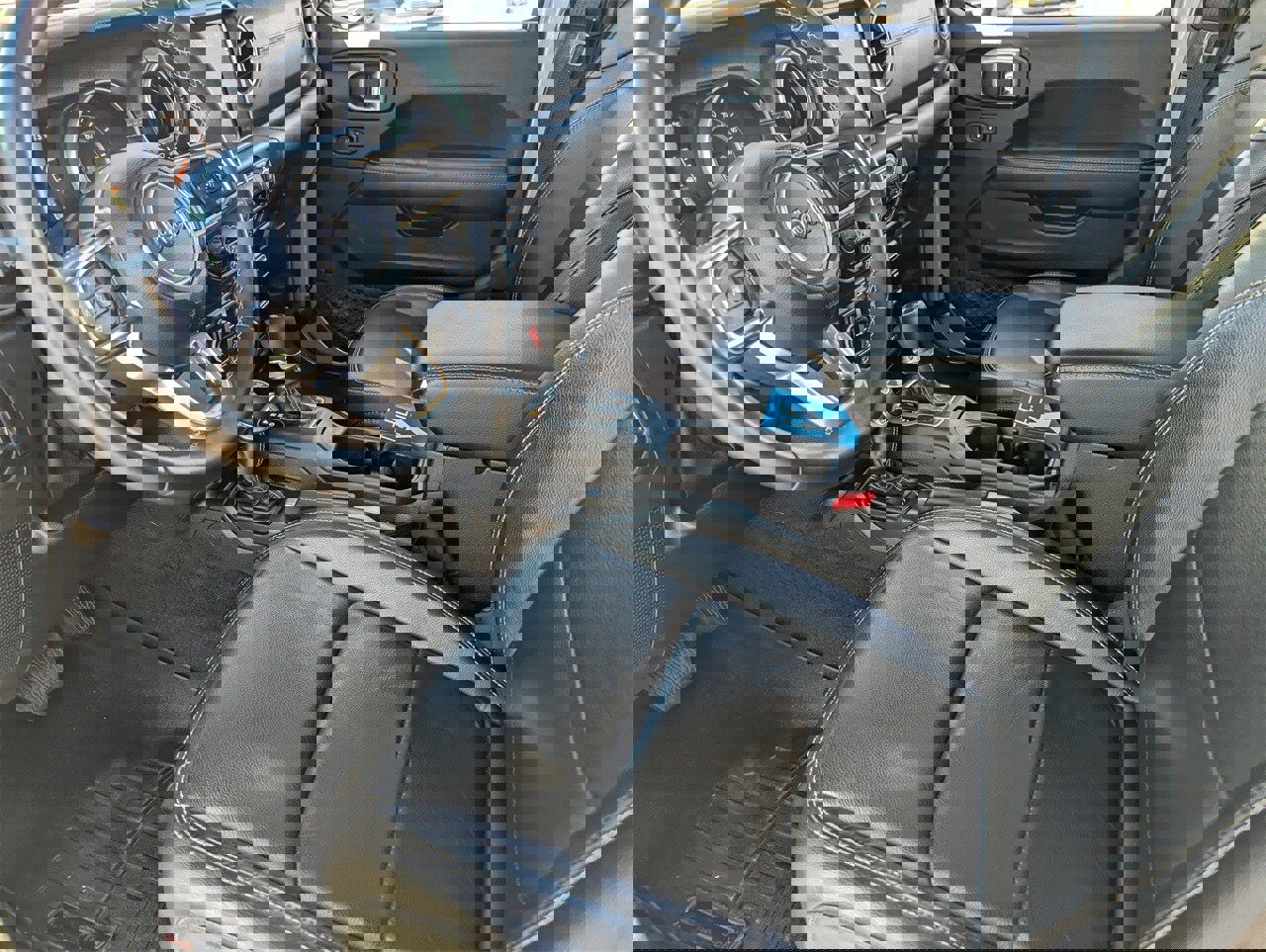 Used 2018 Jeep Wrangler Unlimited Sahara image 27