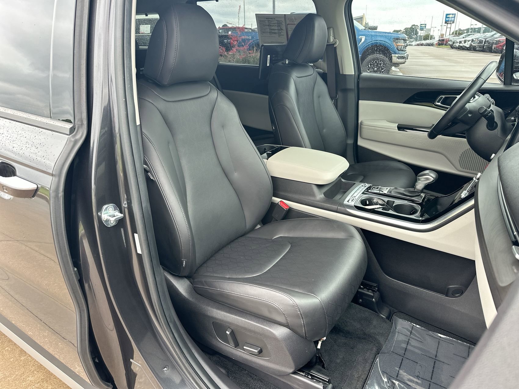 Used 2023 Kia Carnival SX FWD image 27