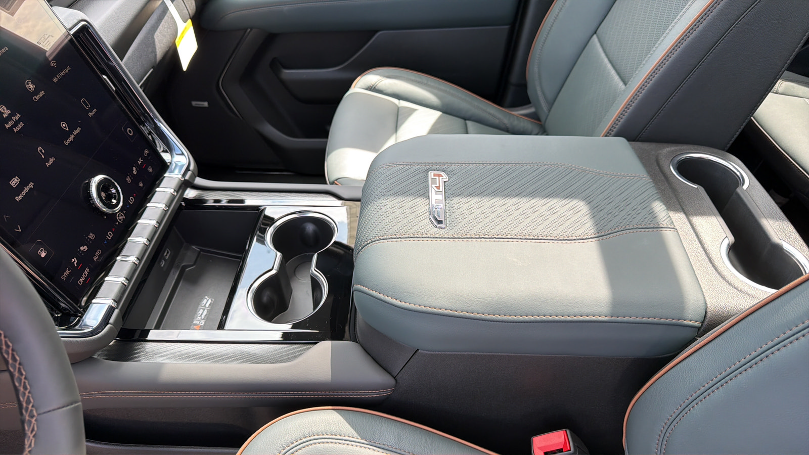 New 2026 GMC Yukon AT4 w/ LPO, Floor Liner Package AWD/4WD image 21