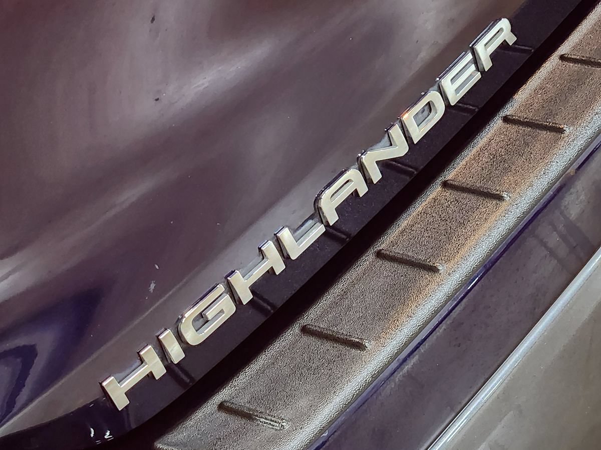Used 2022 Toyota Highlander Limited FWD image 25