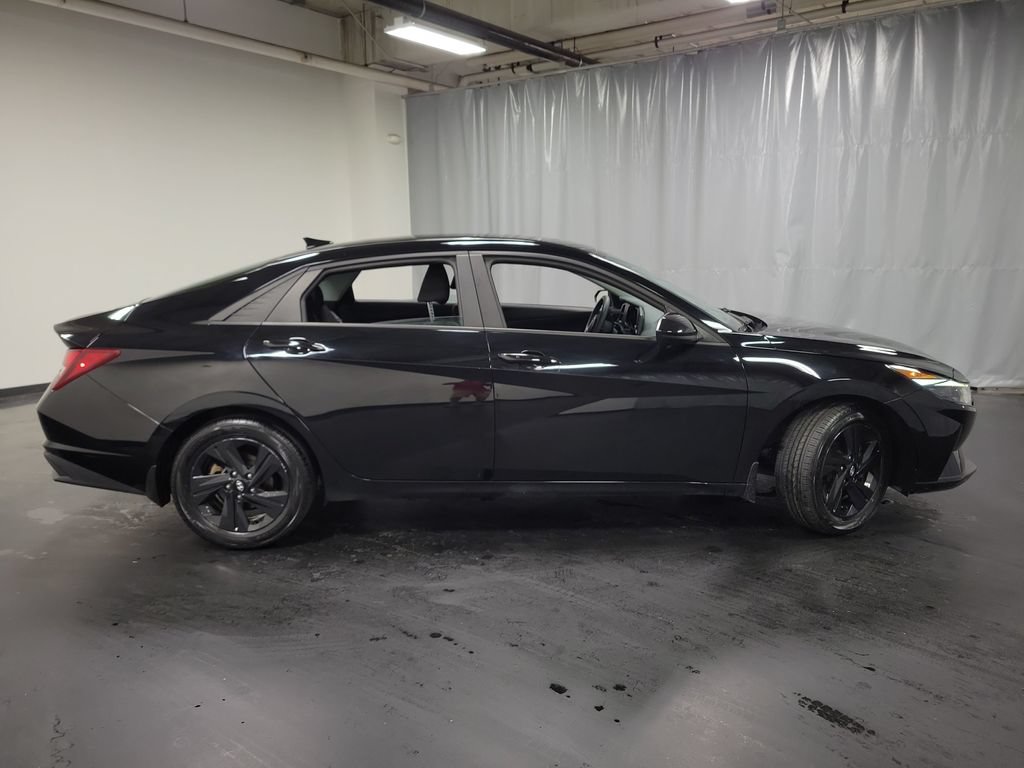 Used 2023 Hyundai Elantra SEL FWD image 9