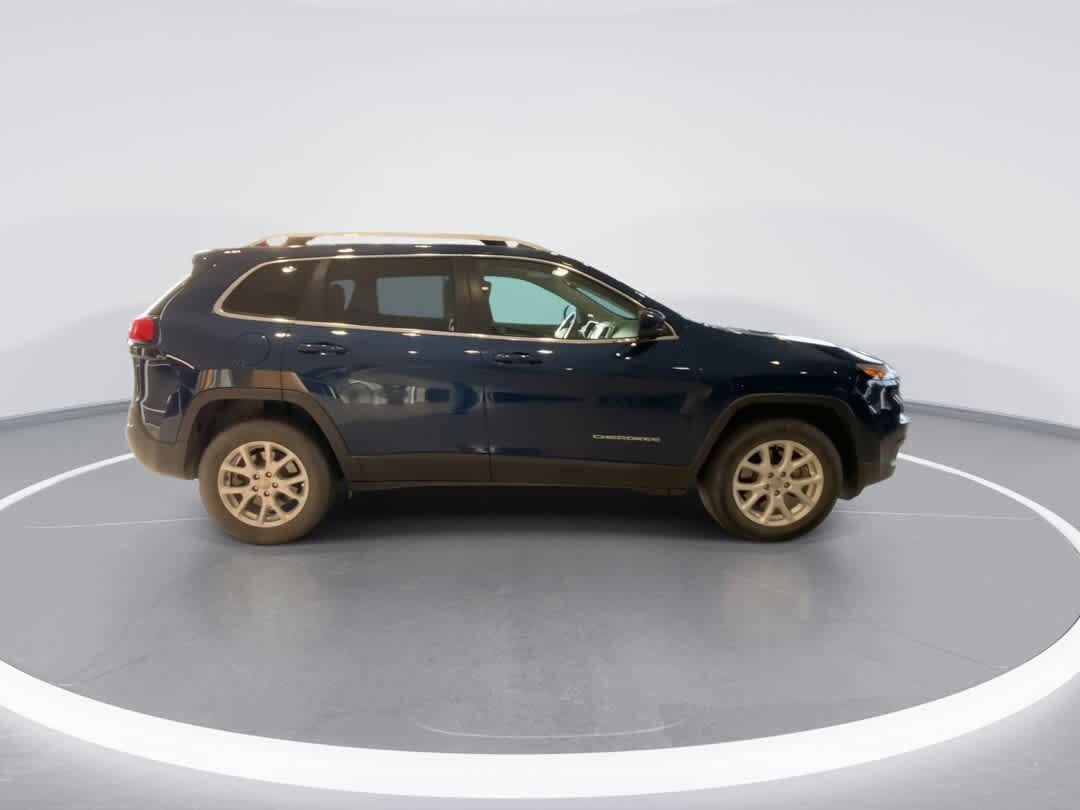 Used 2018 Jeep Cherokee Latitude w/ Cold Weather Group AWD/4WD image 9