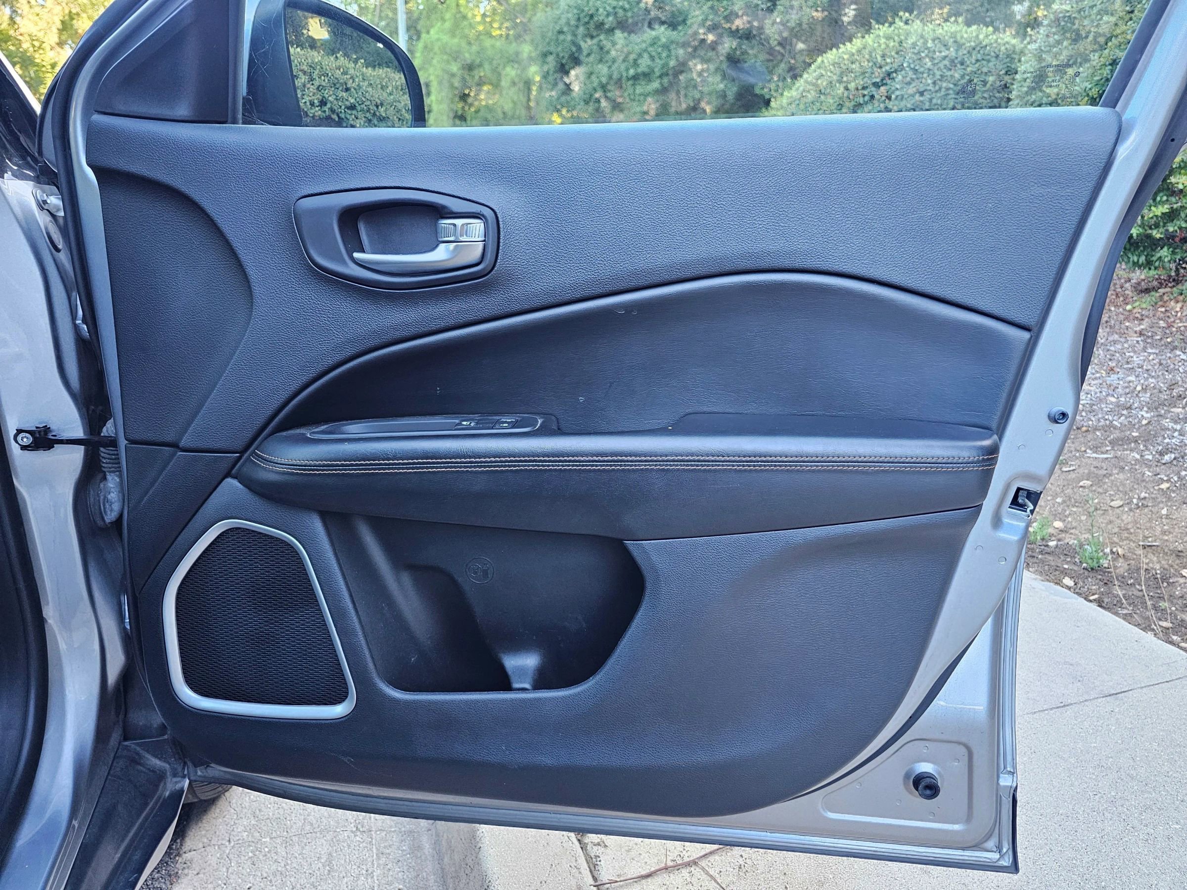 Used 2019 Jeep Compass Limited image 29