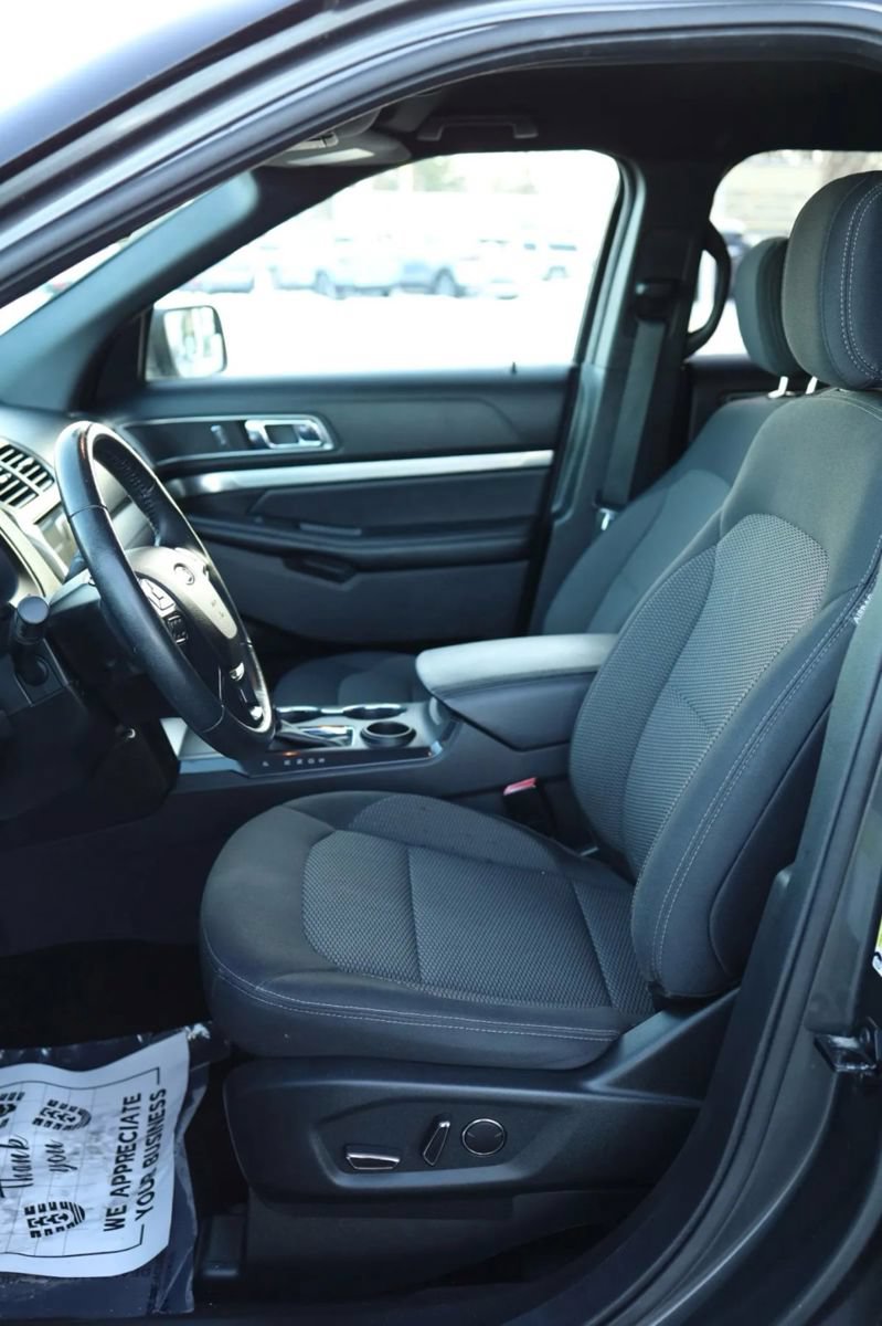 Used 2018 Ford Explorer XLT w/ Equipment Group 201A FWD image 14