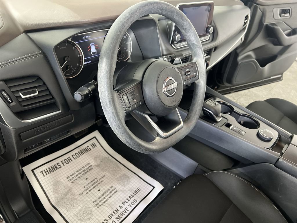 Used 2023 Nissan Rogue S image 11