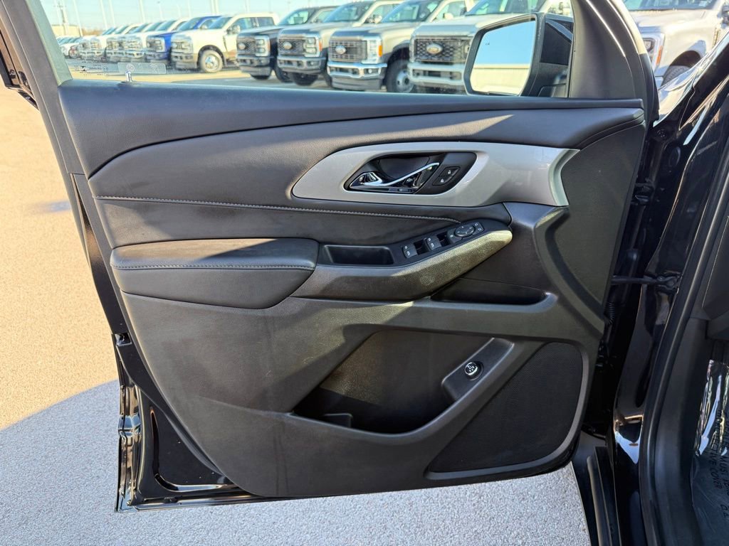 Used 2022 Chevrolet Traverse LT image 6