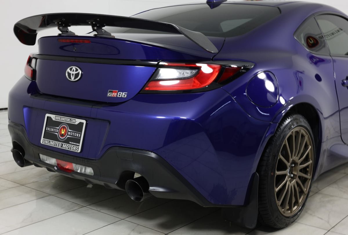 Used 2023 Toyota GR86 RWD image 39