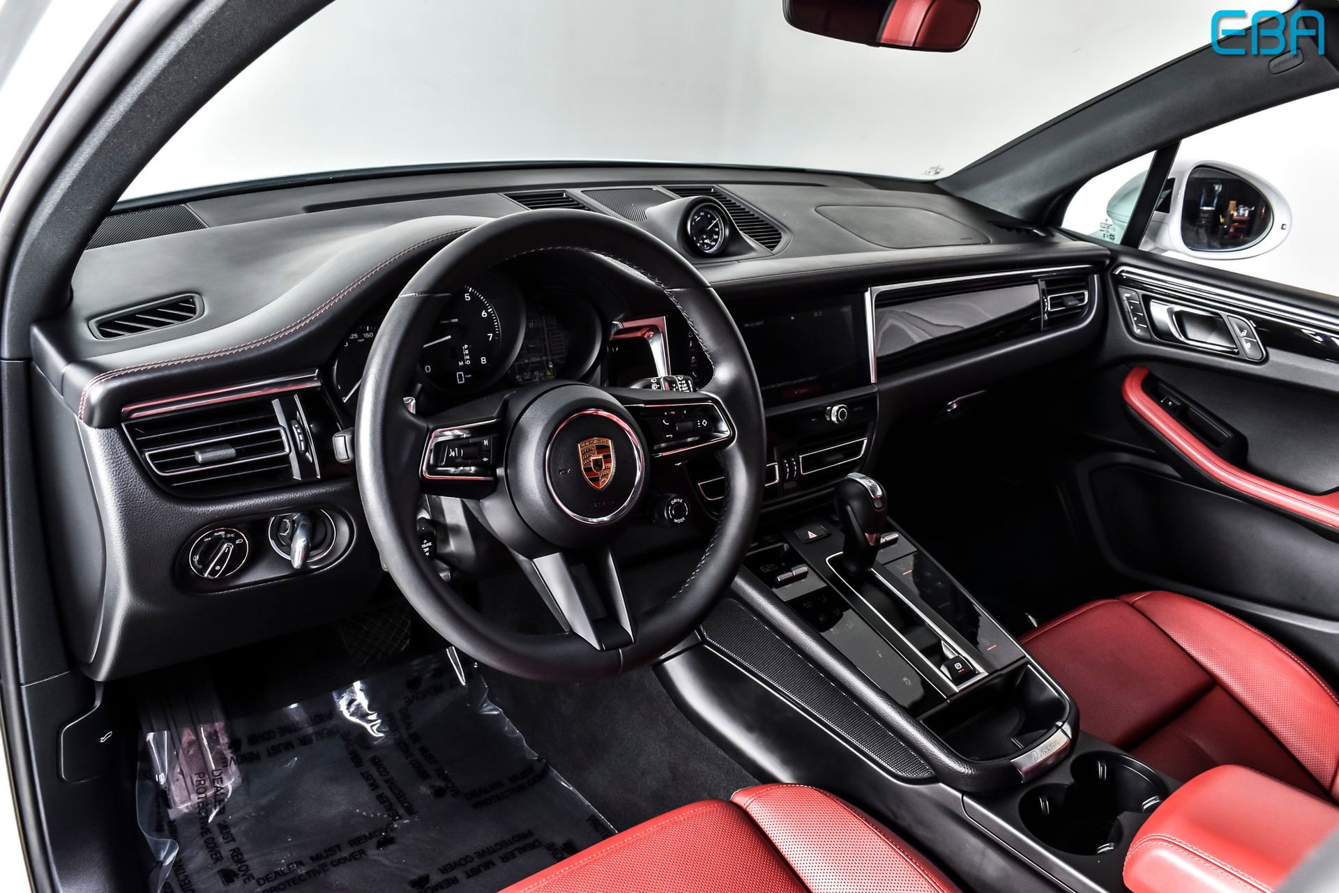 Used 2025 Porsche Macan image 17