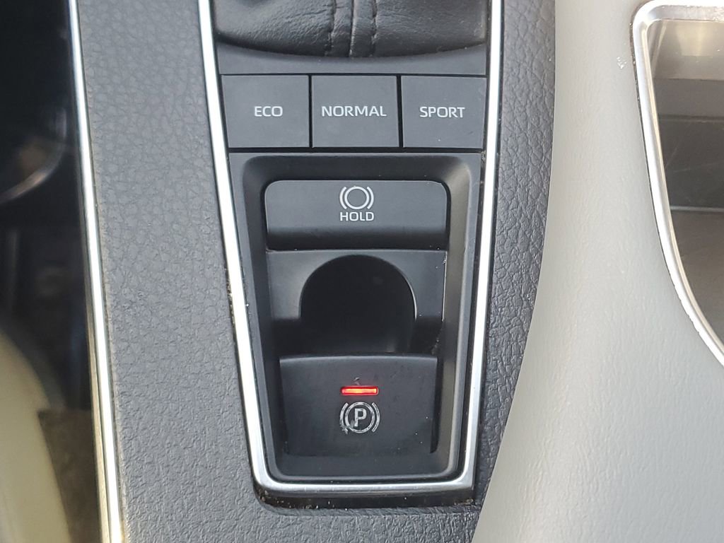 Used 2019 Toyota Avalon XLE image 35