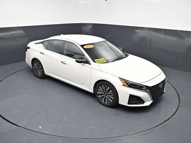 Used 2025 Nissan Altima 2.5 SV FWD image 43