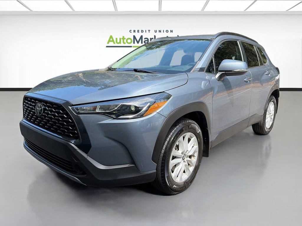 Used 2024 Toyota Corolla Cross LE FWD image 3