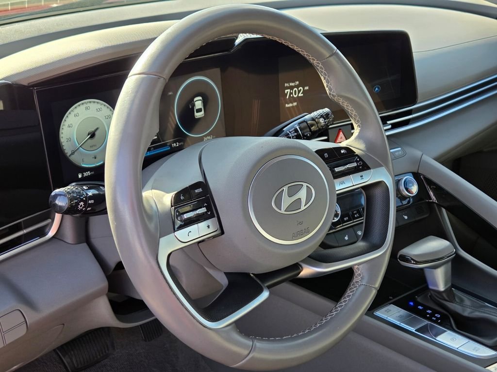 Used 2025 Hyundai Elantra SEL FWD image 25